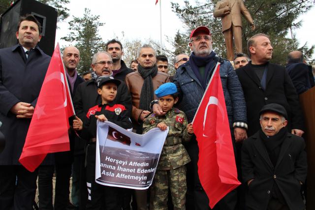 Mardin'de, "Teröre lanet" mitingi ve yürüyüşü