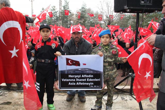 Mardin'de, "Teröre lanet" mitingi ve yürüyüşü