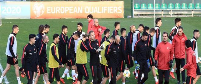 A Milli Futbol Takımı, Arnavutluk yolcusu