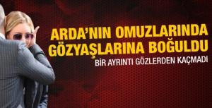 Ardanın omuzlarında ağladı