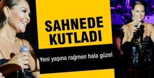 Yaş gününü sahnede kutladı