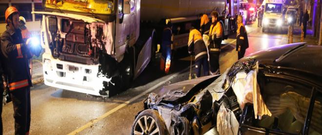 Beşiktaşta otomobil ile tanker çarpıştı!