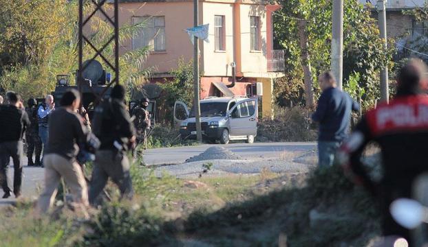 Adanada bomba düzenekli araç ile sürücüsü yakalandı