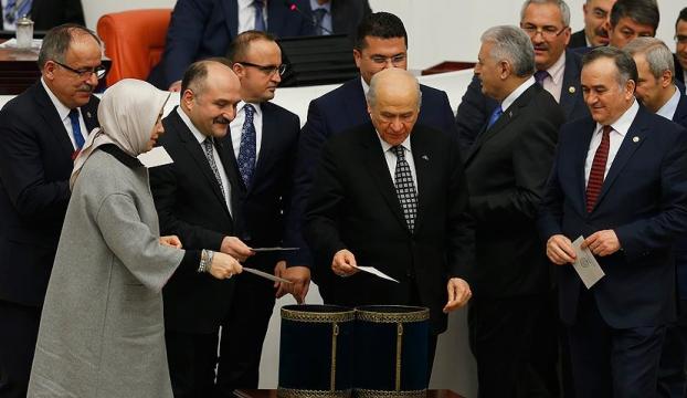 Bahçeli: Kampanyamızı &quot;Evet&quot; üzerine kuracağız