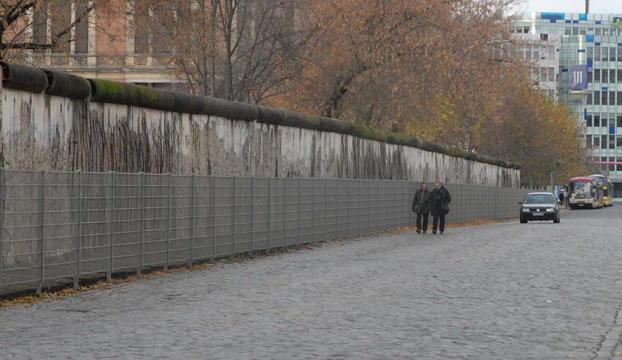 Almanyada sığınmacılara karşı yeni Berlin Duvarı inşa ediliyor