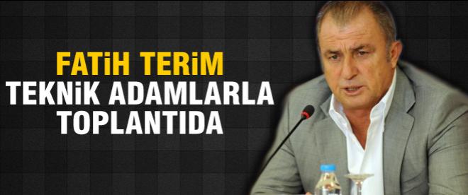 Terim teknik adamlarla toplantıda