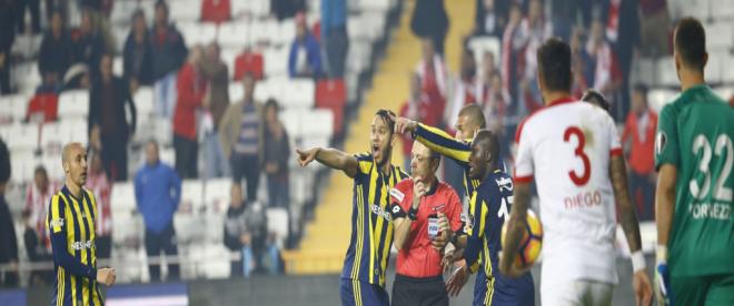 Fenerbahçeye Antalyada soğuk duş