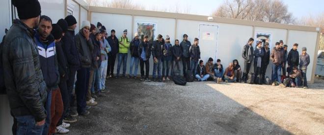 Yunanistan kaçak göçmenleri Türkiye sınırına bıraktı