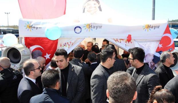 Cumhurbaşkanı Erdoğan halk oylaması stantlarını ziyaret etti