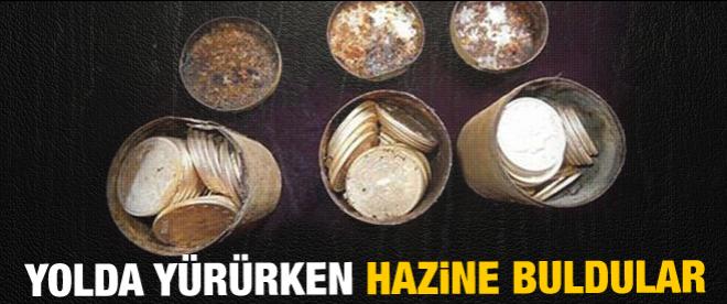 Yolda yürürken hazine buldular