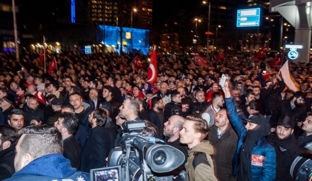 Hollandada Bakan Sayanın korumalarının gözaltına alındığı bildirildi