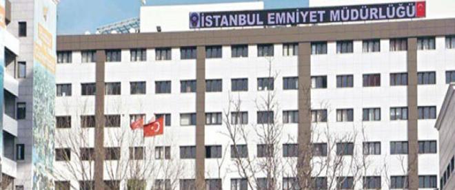 Freni patlayan kamyonet İstanbul Emniyet müdürlüğüne çarptı