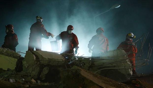 İzmirdeki depremde can kaybı 79 oldu