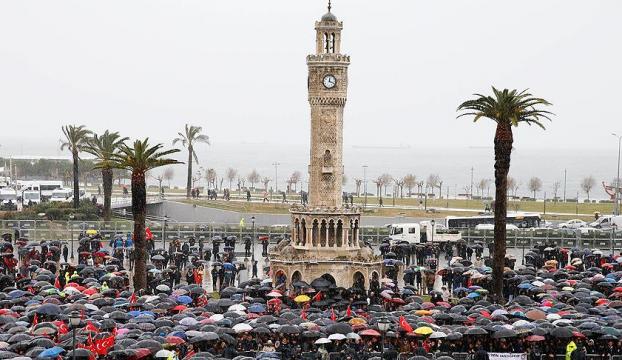 İzmir şehitlerini son yolculuğuna uğurladı