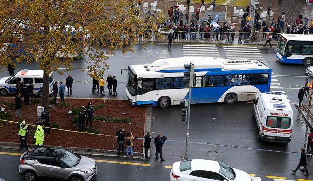 Ankarada belediye otobüsü yayalara çarptı