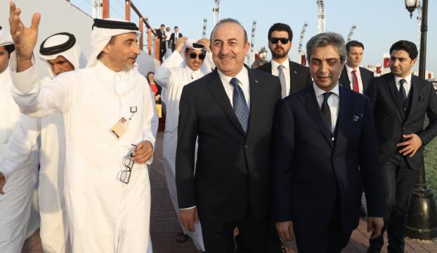 Necati Şaşmaz, Dışişleri Bakanı Çavuşoğlu ile birlikte Katarda