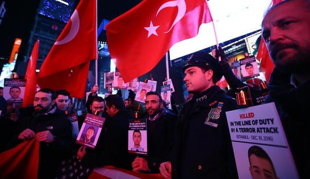 New York Polisi, Times Meydanında İstanbul şehitlerini andı