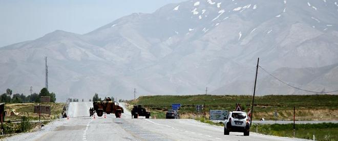 Kapalı yolu açıp teröristlerle toplantı yapmışlar