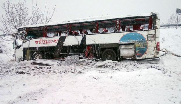 Sinopta yolcu otobüsü uçuruma yuvarlandı: Ölü ve yaralılar var