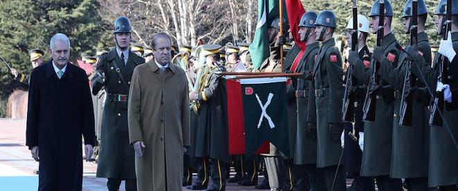 Yıldırım, Pakistan Başbakanı Şerifi resmi törenle karşıladı