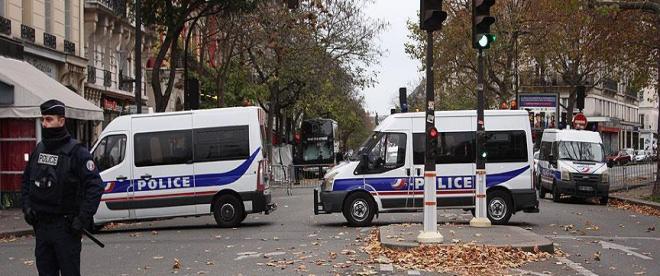 Pariste Fransız askerlere saldırı