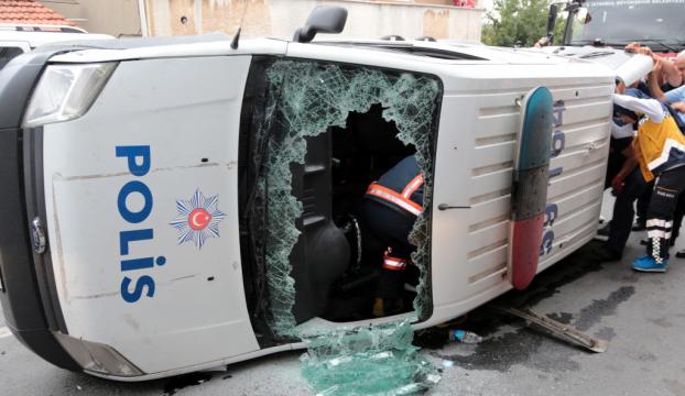 Ataşehirde trafik kazası: 1 polis memuru yaralı