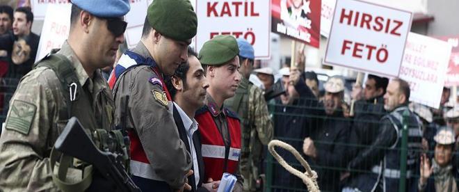 Şehit Halisdemir davası öncesi sanıklar protesto edildi