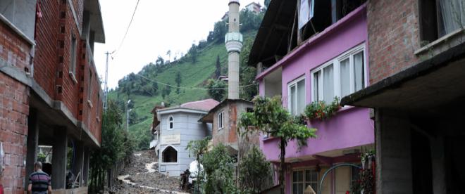 Rizede şiddetli yağış heyelana sebep oldu