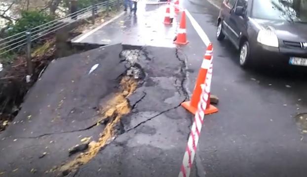 Sarıyerde yol çöktü