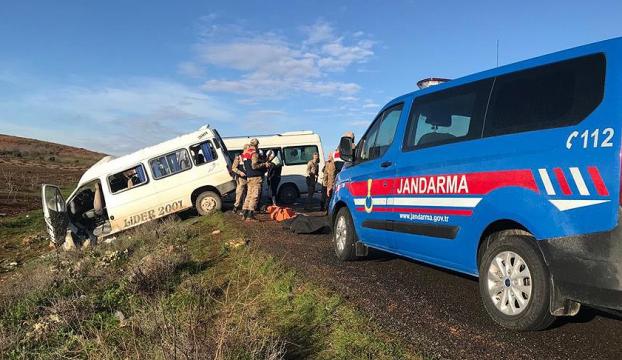 Şanlıurfada servis minibüsleri çarpıştı: 2 ölü, 7 yaralı
