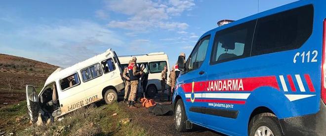 Şanlıurfada servis minibüsleri çarpıştı: 2 ölü, 7 yaralı