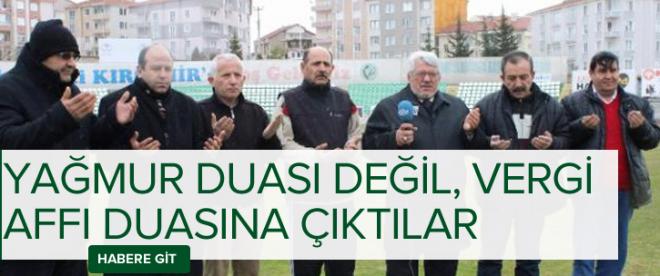 Vergi affı için saha ortasında dua