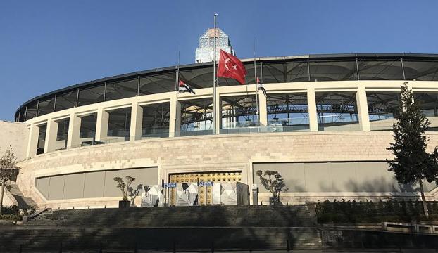 Vodafone Arenanın çevresi Türk bayraklarıyla donatıldı