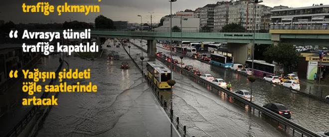 Sağanak yağmur İstanbulu felç etti