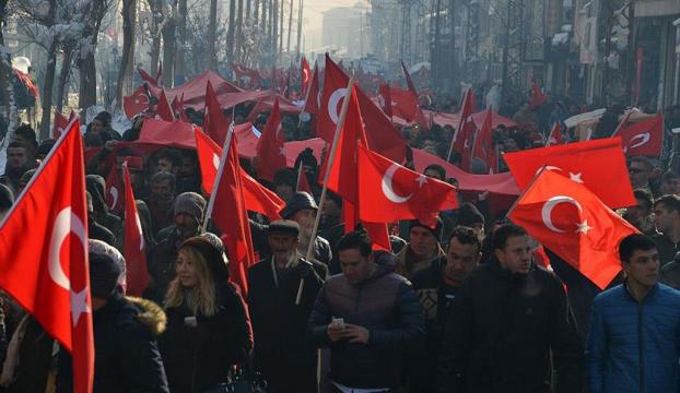 Yüksekovada &quot;teröre lanet&quot; yürüyüşü